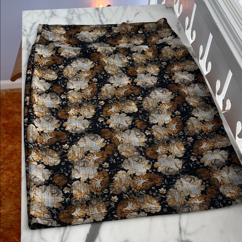 LuLaRoe Black and Gold Floral Pencil Skirt